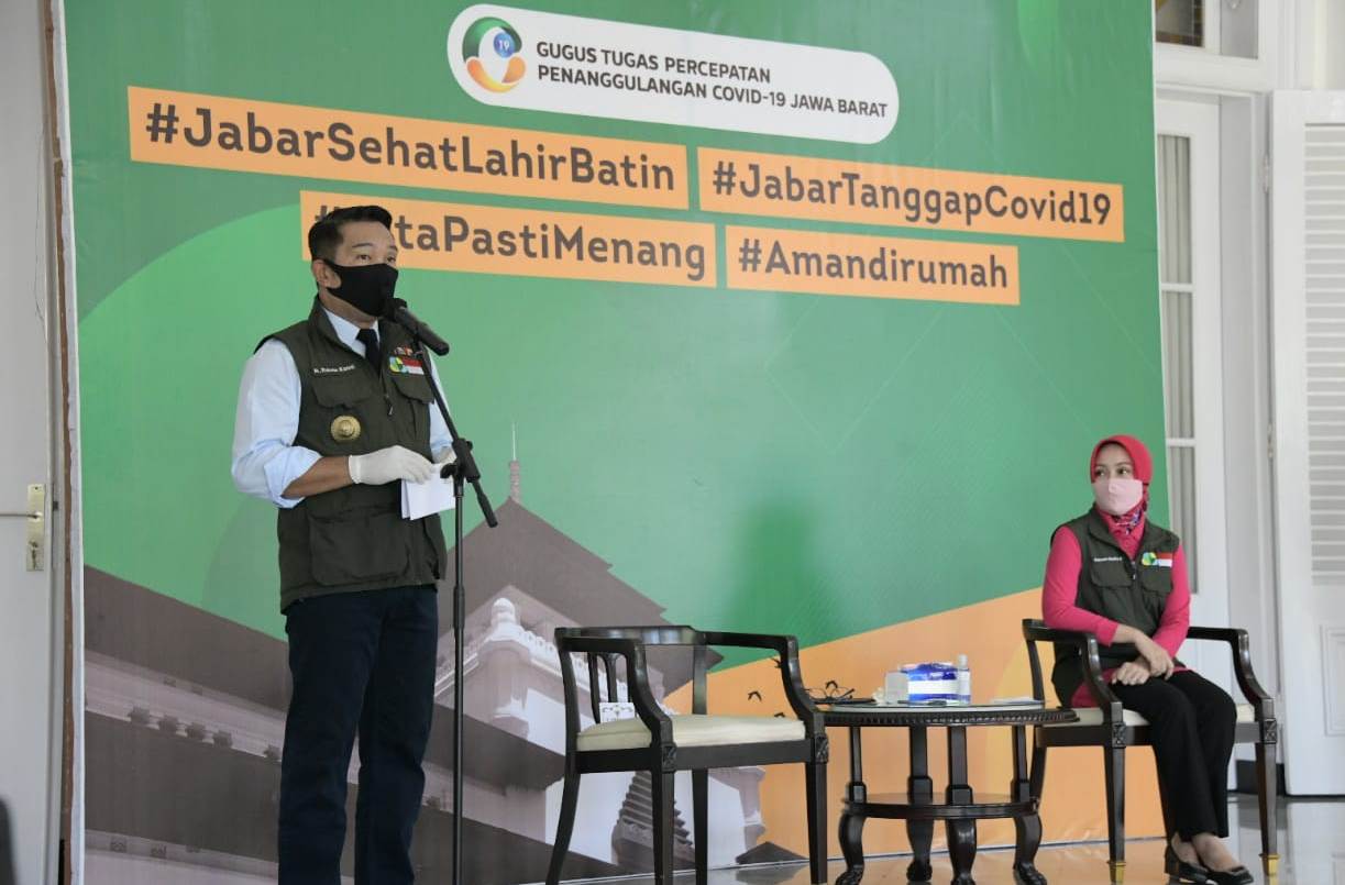 Gubernur Jabar, Ridwan Kamil saat memberikan sambutan pada acara penerimaan bantuan dari donatur untuk penanganan Covid-19 yang berlangsung di Gedung Pakuan, Jalan Cicendo, Kota Bandung, Senin (4/5/2020). (Foto: Humas Pemprov Jabar)