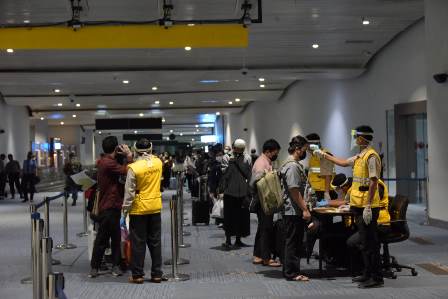 Penjemputan Warga Jabar di Bandara Soekarno Hatta
(Foto: Humas Pemprov Jabar)
