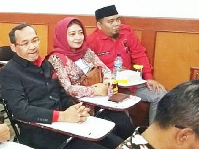 Ketua DPC PDI Perjuangan Kabupaten Bandung, Hardjoko, bersama bakal calon Bupati Bandung, hj. Yena Iskandar Ma'soem. (Foto : humas PDIP Jabar)
