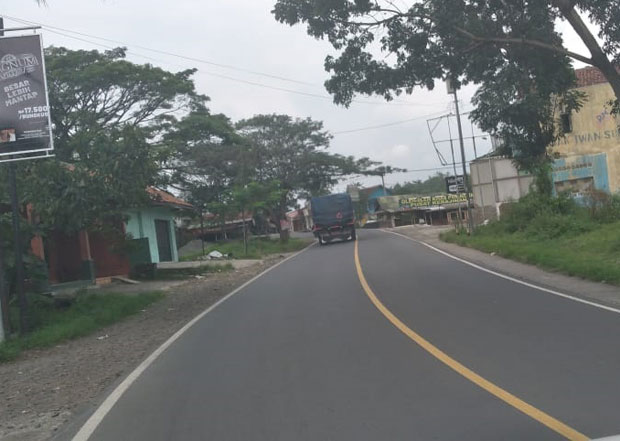 Jalur Selatan Jawa Barat, tampak lengang, sejak diterapkan PSBB level Provinsi Jawa Barat (Foto : galamedianews)