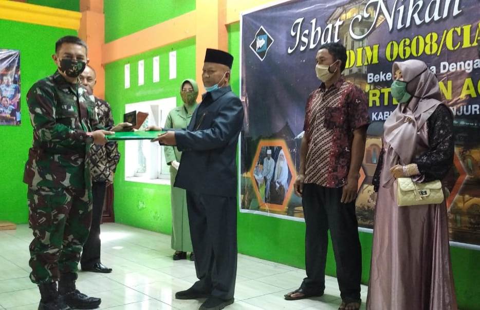 Kodim 0608 bersama Pengadilan Negeri Agama Kabupaten Cianjur, Jawa Barat, menggelar sidang isbat bagi masyarakat yang belum memiliki surat nikah. (Foto: Angga Purwanda/Dara.co.id)