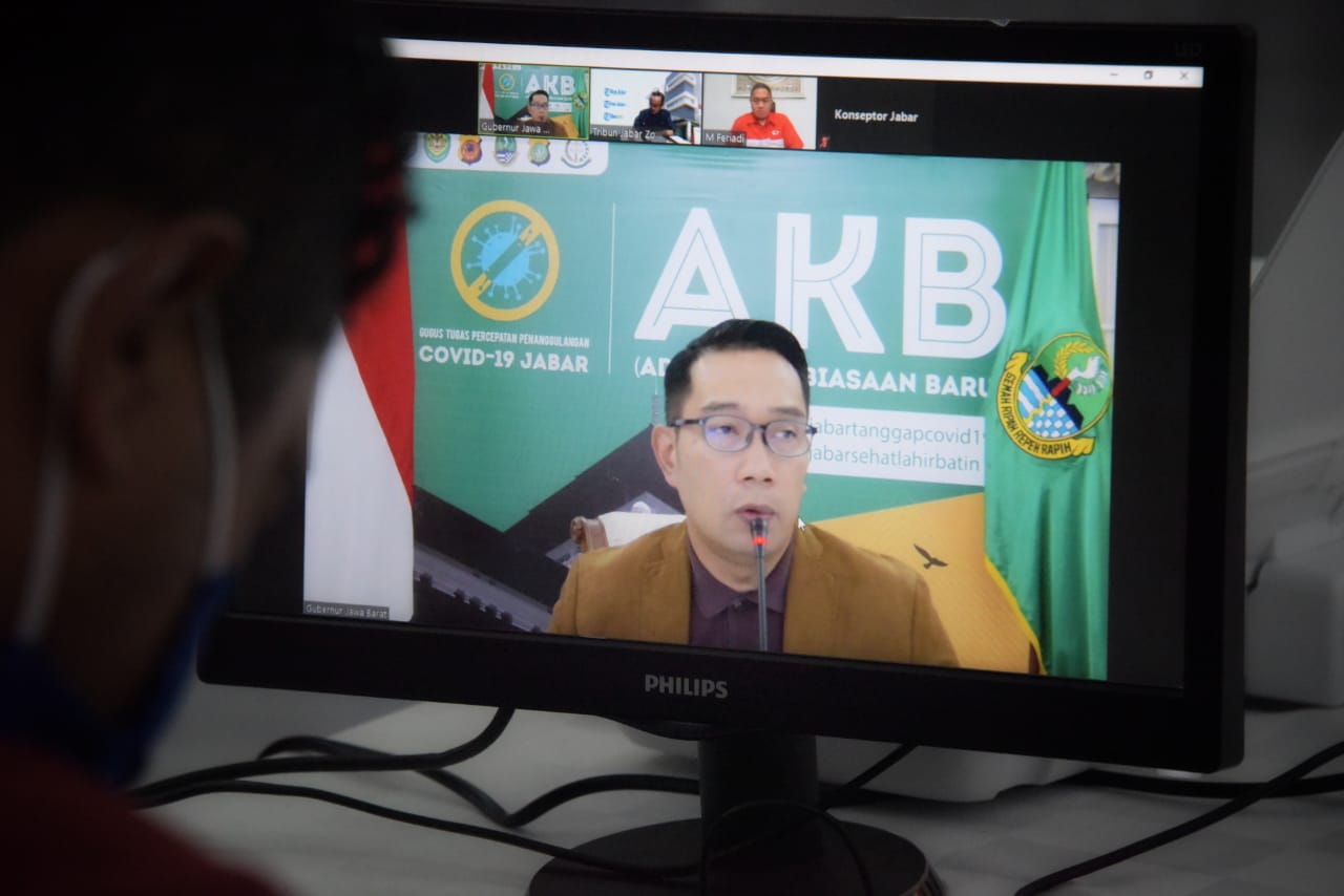 Gubernur Jawa Barat saat melakukan seminar Online di Gedung Pakuan (Foto: Humas Pemprov Jabar) 