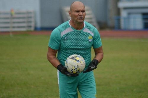 Pelatih Kiper Persib Bandung, Luizinho Passos. (Foto: Sindonews)