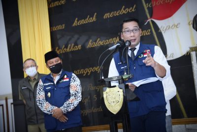 Gubernur Jawa Barat, Ridwan Kamil saat memberikan keterangan pers di Makodam III/Siliwangi, Jalan Ambon, Kota Bandung, Selasa (2/6/2020) malam. (Foto: Humas Pemprov Jabar)