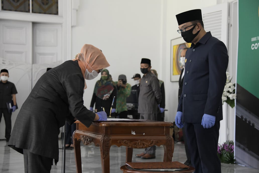 Gubernur Jabar, Ridwan Kamil saat melantik Pejabat Tinggi Pratama di Gedung Pakuan, Jalan Cicendo, Kota Bandung, Jumat (12/6/2020). (Foto: Humas Pemprov Jabar)