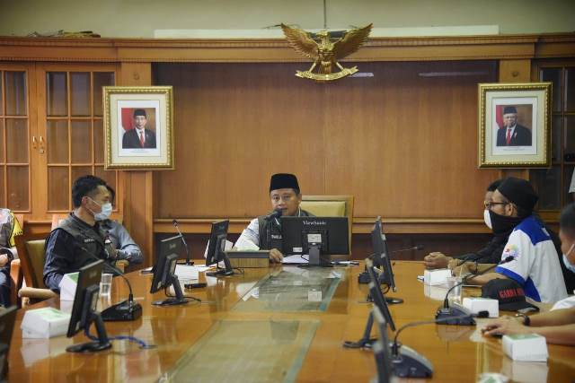 Wakil Gubernur Jawa Barat, Uu Ruzhanul Ulum menerima audiensi perwakilan Serikat Buruh Jawa Barat di Gedung Sate, Jalan Diponegoro, Bandung, Selasa (30/6/2020). (Foto : Humas Pemprov Jabar) 