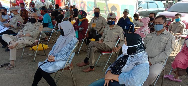 
Tim Gugus Tugas Penanggulangan Covid-19, Kabupaten Bandung, Jawa Barat kembali menggelar rapid test di Pasar tradisional, Kamis (18/6/2020). Kali ini giliran pedagang dan konsumen Pasar Soreang, yang disisir. (Foto : PRFM)
