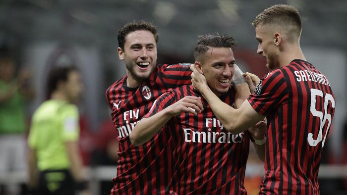 AC Milan harus puas berbagi angka saat menjamu Atalanta di Stadion San Siro, Sabtu (25/7/2020) dini hari WIB. (Foto: AP/Luca Bruno via Detik Sport)