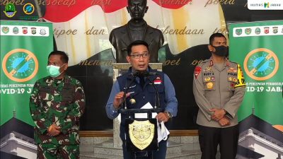 Gubernur Jabar, Ridwan Kamil saat melakukan konferensi pers di Makodam III Siliwangi, Jalan Aceh, Kota Bandung, (Foto: Ardiansyah Putra/dara.co.id)