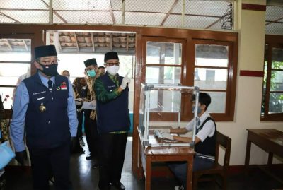 Gubernur Jabar, Ridwan Kamil saat mengunjungi salah satu sekolah di Kota Sukabumi, Jawa Barat, beberapa waktu lalu. (Foto: Riri Satiri/dara.co.id)