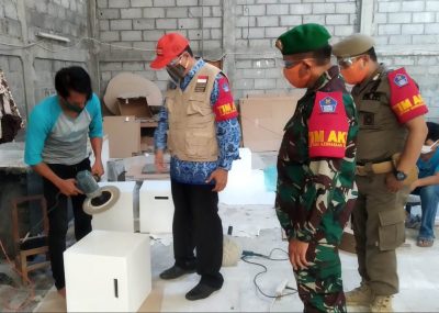 Gugus Tugas Covid-19 Kabupaten Cirebon saat melakukan sidak ke salah satu perusahaan di Kabupaten Cirebon, Jawa Barat, Jumat (17/7/2020). (Foto: Yohanes Charles/dara.co.id)