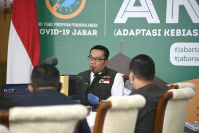 Ridwan Kamil saat melakukan rapat internal Gugus Tugas di Gedung Pakuan  (Foto: Ardian Resco/dara.co.id)