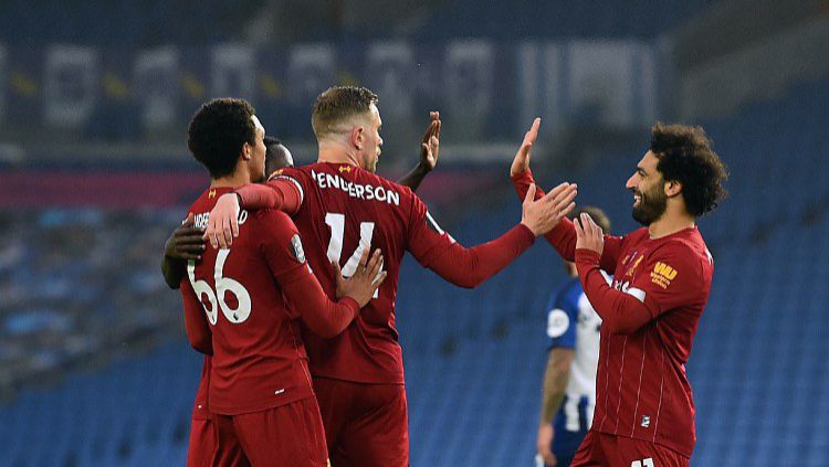 Para pemain Liverpoll merayakan gol kemenangan mereka atas Brighton. (Foto: Liverpool FC via Getty Images)