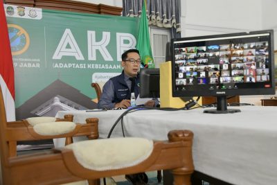 Gubernur Jabar, Ridwan Kamil saat melepas tim pemeriksa kesehatan hewan kurban Jabar secara virtual di Gedung Pakuan, Jalan Cicendo, Kota Bandung, Kamis (16/7/2020). (Foto: Humas Pemprov jabar)