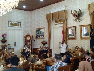 Sekda Cianjur, cecep Alamsyah saat menerima kunjungan rombongan anggota Komisi II DPR RI di Pendopo Bupati Cianjur, Kabupaten Cianjur, Jawa Barat, Senin (20/7/2020). (Foto: Angga Purwanda/dara.co.id)