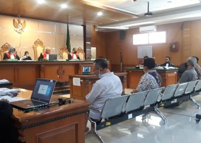 Mantan Wali Kota Bandung, dada Rosada saat hadir menjadi saksi pada sidang kasus korupsi RTH Kota Bandung di Pengadilan Tindak Pidana Korupsi Bandung, Senin (20/7/2020). (Foto: Avila Dwi Putra/dara.co.id)