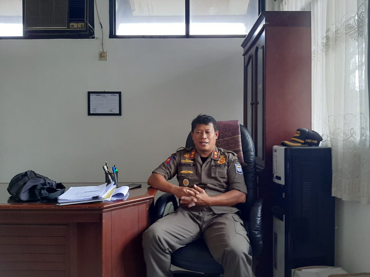 
Idris Uswendi, Kabid Penegakan Produk Hukum Daerah Satpol PP Kota Bandung. (Foto : avila/dara.co.id)
 