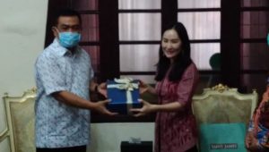 Wali Kota Cirebon, Nashrudin Azis dan Direktur Arcolab, Jeong Ok Jeon. (Foto: Istimewa)