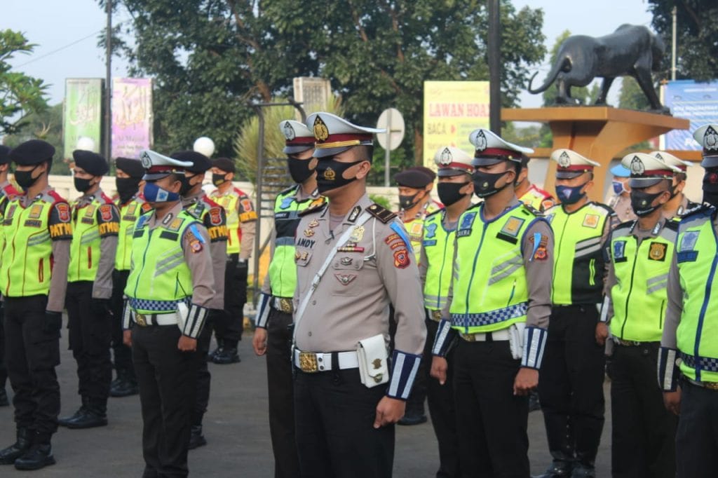 Sejumlah korban penipuan berkedok arisan saat mendatangi Mapolres Cianjur untuk melakukan laporan polisi. (Foto: Angga Purwanda/dara.co.id) 
