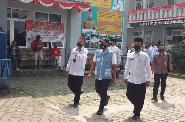 Kepala BNN Provinsi Jawa Barat, Brigjen Pol Sufyan Syarif (tengah) saat launching Desa Cipendawa Bersih Narkoba di Cianjur, Rabu (5/8/2020). (Foto: Angga Purwanda/dara.co.id)