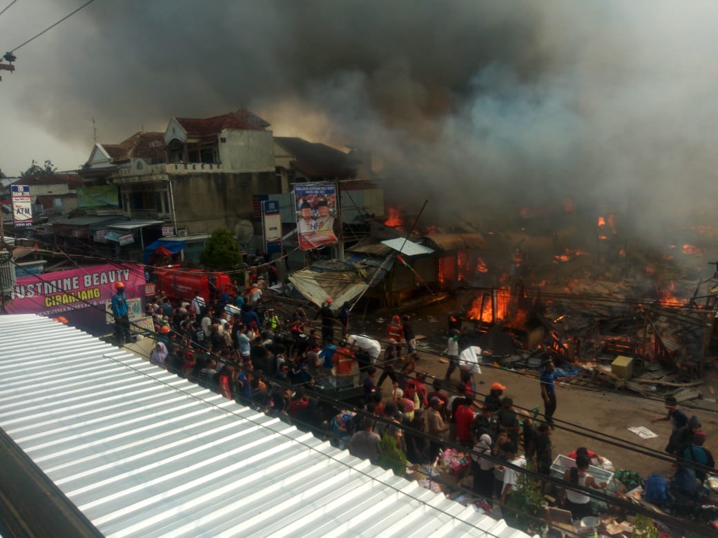 Ratusan kios di Pasar Ciranjang rata tanah karena kebakaran (Foto: Purwanda/dara.co.id)