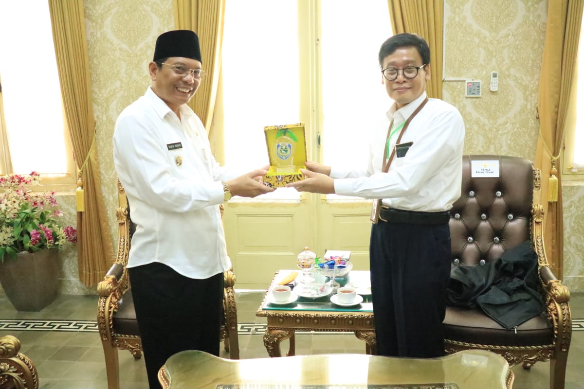 Plt Bupati Indramayu (kiri) menerima kunker  Kepala Badan Penyuluhan dan Pengembangan Sumber Daya Manusia Pertanian Kementan RI (Foto: Istimewa)
