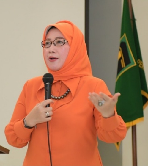 Almarhum  Hj Reni Marlinawati