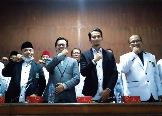 Lepi Firmansyah-Gilar Budi Raharja (tengah). (Foto: Istimewa)