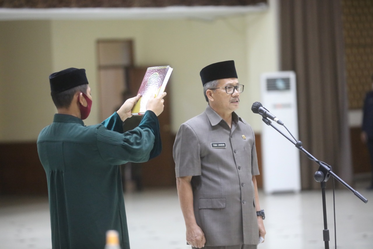 Tisna Umaran resmi dilantik sebagai Pj Sekda Kabupaten Bandung. (Foto: Humas Pemkab Bandung)