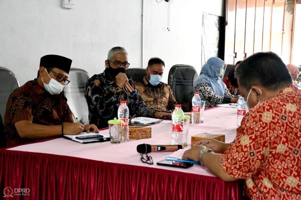 Wakil Ketua Komisi V DPRD Provinsi Jawa Barat Abdul Hadi Wijaya (Foto: Humas DPRDJabar/Ghia Hizkia)