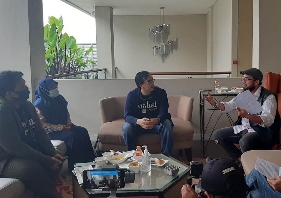 Direktur Wakaf Salman, M. Khirzan Nazar Noe’man (kanan) saat menjelaskan program Donasi Garuda kepada rekan-rekan wartawan di Hotel Sheraton Bandung, Rabu (5/8/2020). (Foto: Avila Dwi Putra/dara.co.id)