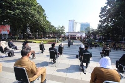 Wali Kota Bandung, Oded M. Danial saat melantik sejumlah pejabat administrator, pengawas dan fungsional, di Plaza Balai Kota Bandung, Jalan Wastukencana, Senin (31/8/2020). (Foto: Avila Dwi Putra/dara.co.id)