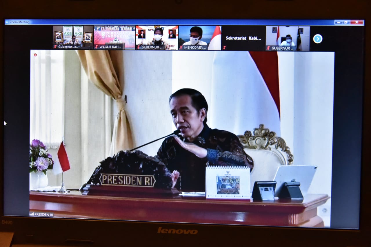 Presiden Joko Widodo saat melakukan rapat terbatas melalui videoconference dari The Trans Luxury Hotel, Kota Bandung, Selasa (1/9/2020). (Foto: Humas Pemprov Jabar)