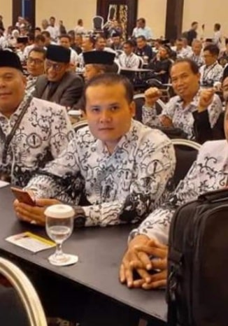 Ketua PGRI Cisarua Asep Rohmat (Foto: Heni Suhaeni/dara.co.id)