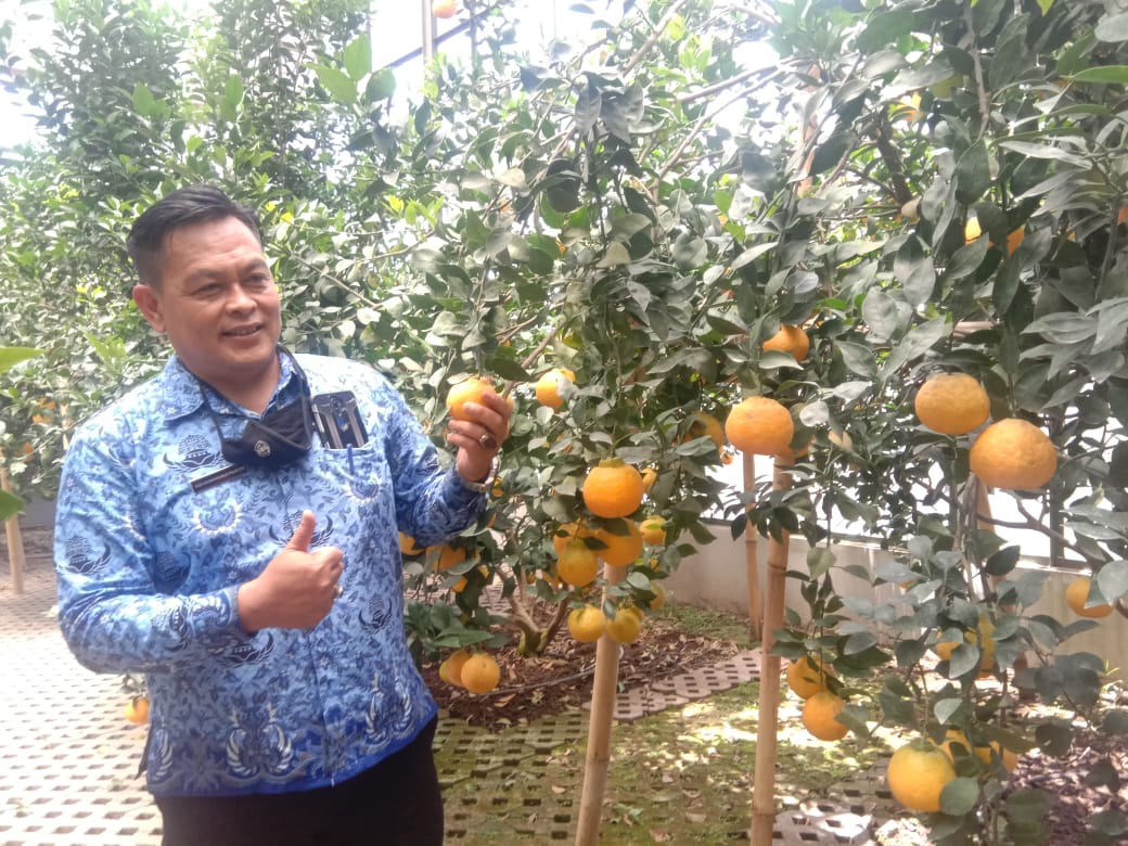 Kepala SMKN Pertanian Lembang,  Edi Gunawan 