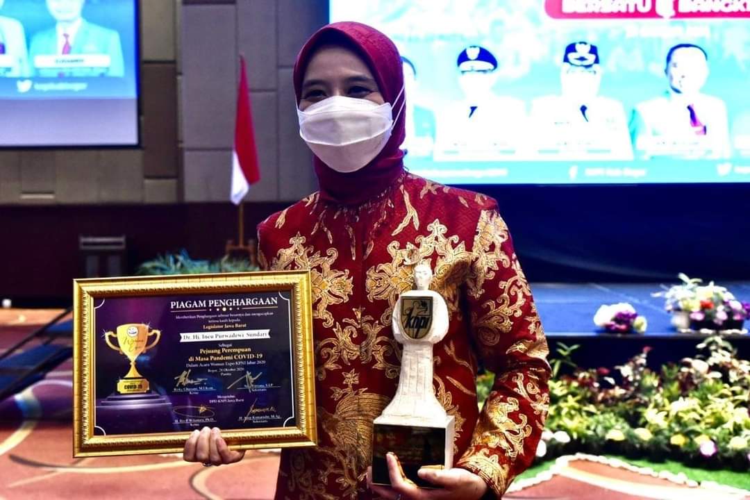 Wakil Ketua DPRD Jawa Barat Ineu Purwadewi Sundari mendapat penghargaan Woman Expo KNPI Jabar 2020 (Foto: Istimewa)