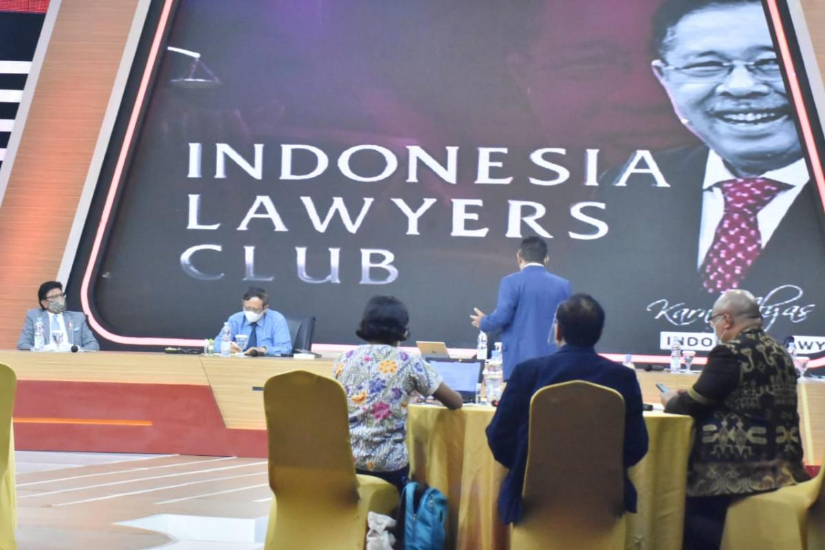 
Menteri Komunikasi dan Informatika Johnny G. Plate saat jadi narasumber di Program Indonesia Laywers Club di Hotel Borobudur, Jakarta, Selasa (20/10/2020) malam. (Foto : istimewa)
