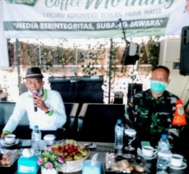 Bupati Subang H Ruhimat saat coffe morning bersama wartawan (Foto: deny Suhendar/dara.co.id)