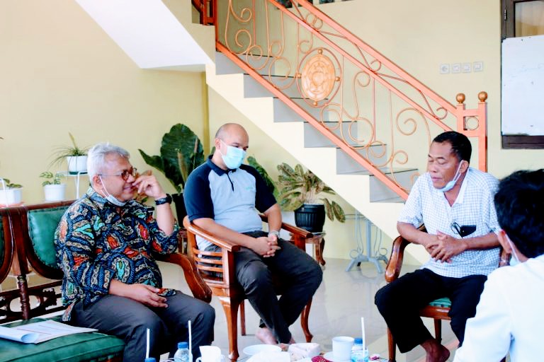 Ketua KPU Pusat, Arief Budiman saat bincang-bincang dengan Bupati Subang, H Ruhimat (Foto: Deny Suhendar/dara.co.id)