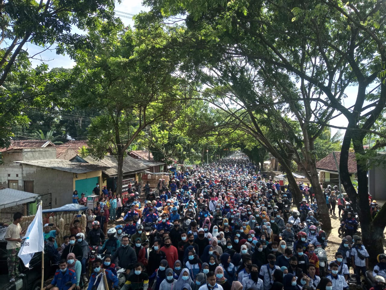 Belasan ribu buruh di Cianjur gelar demo (Foto: Purwanda/dara.co.id)