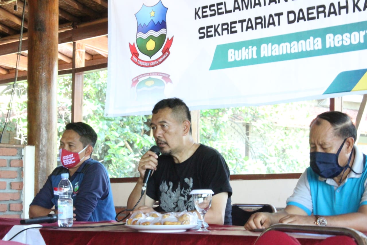 Kegiatan Sosialisasi K3 (Keselamatan dan Kesehatan Kerja)  dipimpin oleh Plt. Sekretaris Daerah (Sekda) Kabupaten Garut, Zat Zat Munazat (Foto: Andre/dara.co.id)