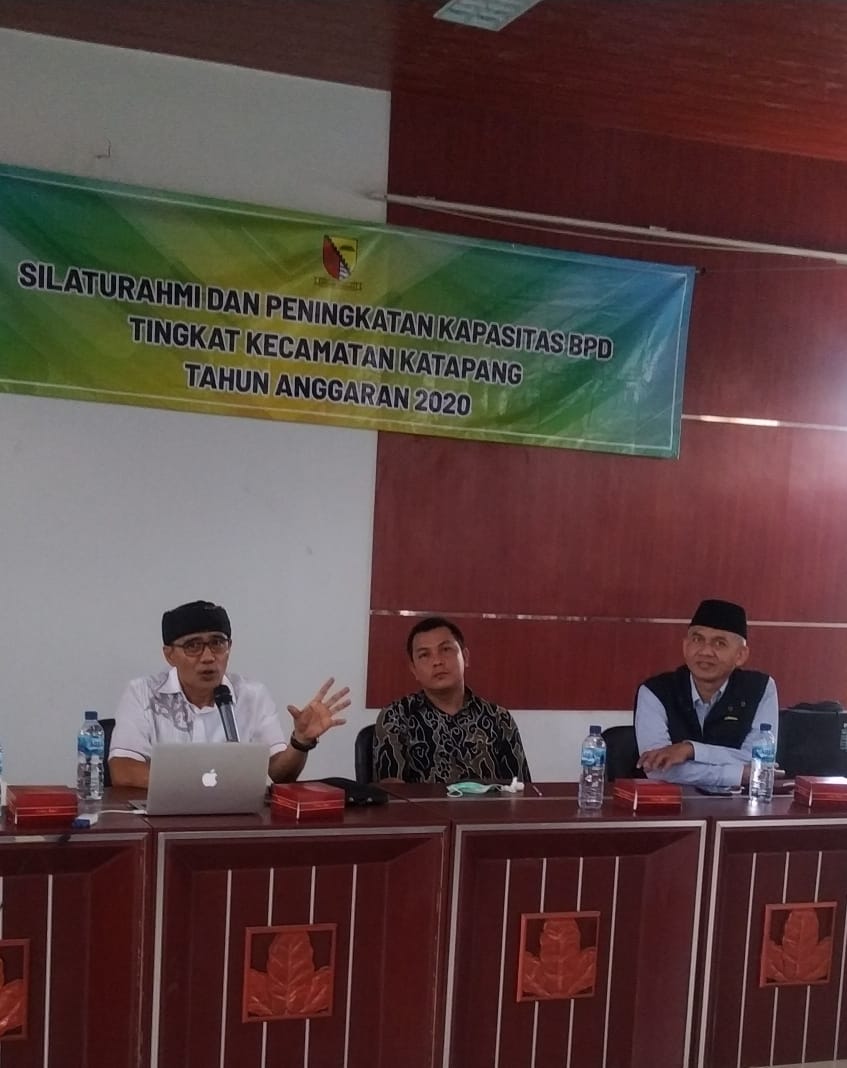 Silaturahmi dan Peningkatan Kapasitas BPD yang dihadiri Ketua Asosiasi BPD Kabupaten Bandung, Firman Lesmana dan pakar politik Dadang Rusdiana (Foto: denkur/dara.co.id)