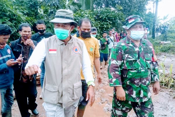 Bupati Subang H Ruhimat kunjungi enam desa terendam banjir (Foto: Deny Suhendar/dara.co.id)