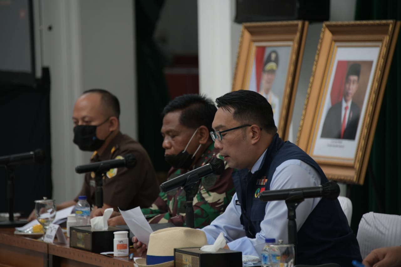 Gubernur Jawa barat Ridwan Kamil saat webinar soal penanganan Covid-19 (Foto: Ardian Resco/dara.co.id)