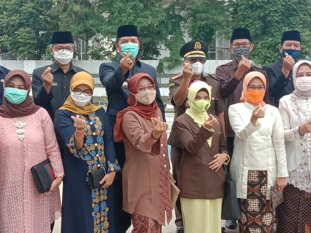 Kaum ibu di mendapat apresiasi dari Bupati Bandung Dadang Naser (Foto: Istimewa)