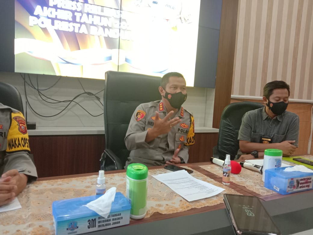 Kapolresta Bandung, Kapolresta Bandung, Kombes Pol Hendra Kurniawan saat rilis capaikan kerja di tahun 2020 (Foto: Istimewa)