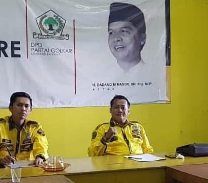 Ketua AMPG Kabupaten Bandung (kanan) Deden Nugraha