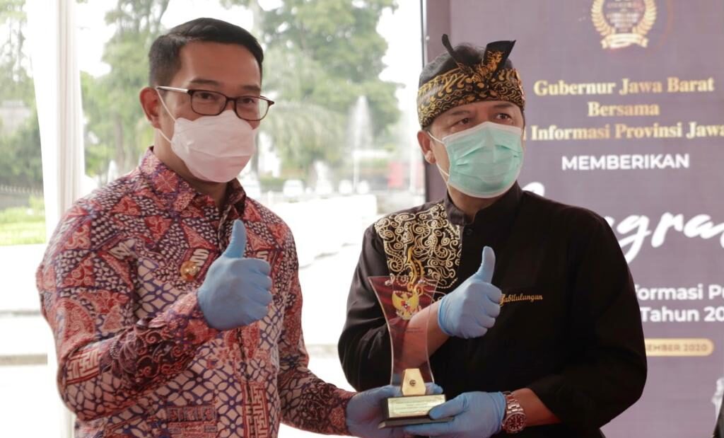 Gubernur Jabar Ridwan Kamil, mendukung upaya Bupati Bandung Dadang Naser, untuk menjadi kabupaten mandiri maju dan unggul.