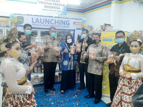 Beberapa produk lokal para pengusaha menengah kecil dan mikro (UMKM) di Kabupaten Subang mulai bisa menembus pasar modern seperti Indomaret (Foto: Deny Suhendar/dara.co.id)