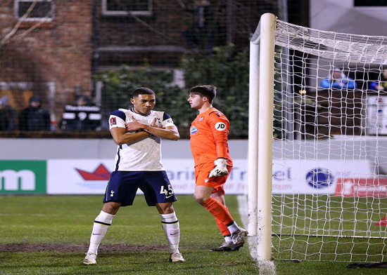 Selebrasi Vinicius usai mencetak gol(Foto:Football.London)